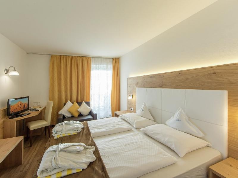 Hotel Kristall image