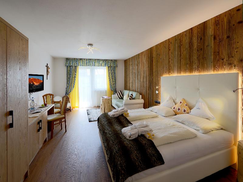 Hotel Kristall image