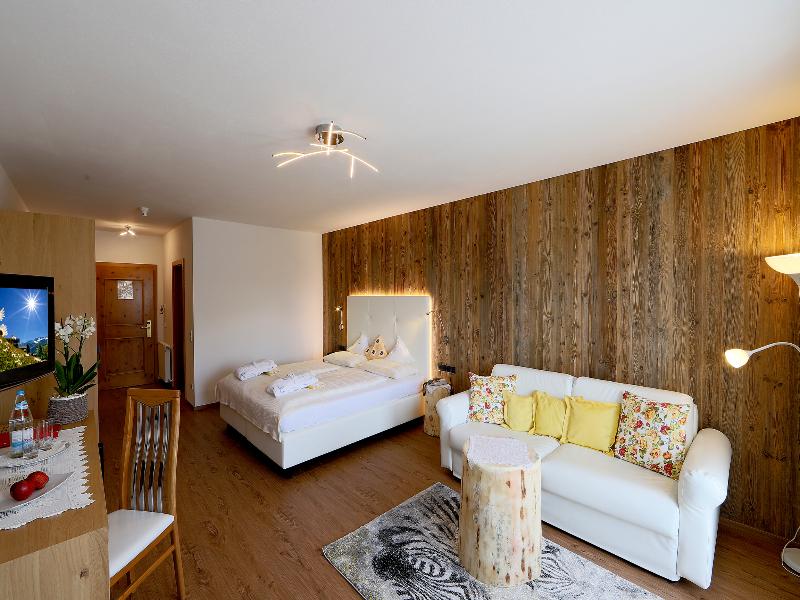 Hotel Kristall image