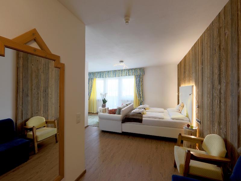 Hotel Kristall image