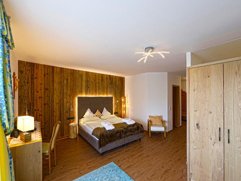 Hotel Kristall image