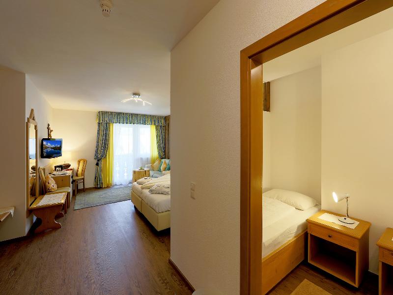 Hotel Kristall image