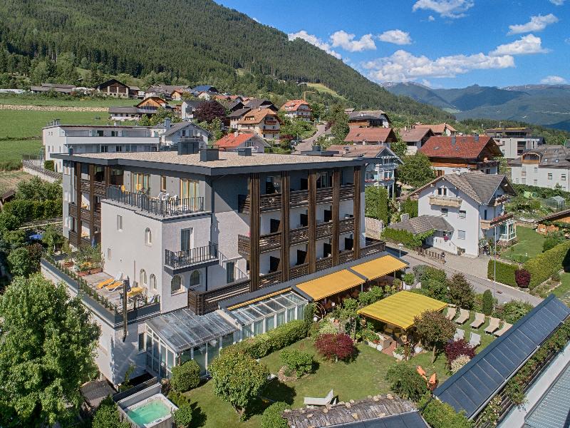 Hotel Kristall image