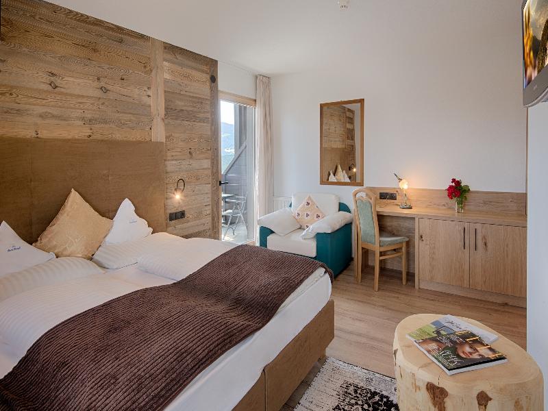 Hotel Kristall image