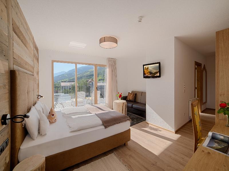 Hotel Kristall image