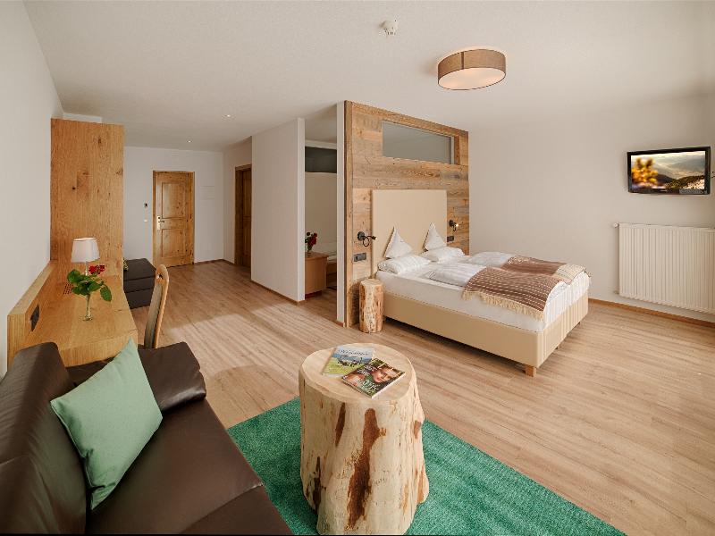 Hotel Kristall image