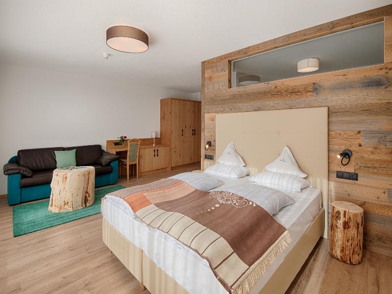 Hotel Kristall image