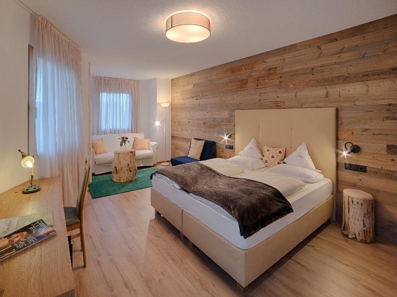 Hotel Kristall image