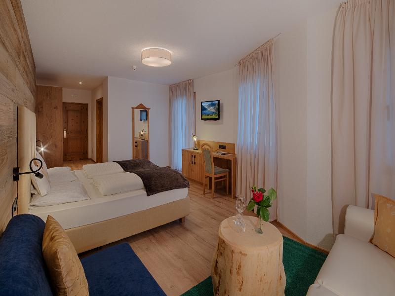Hotel Kristall image