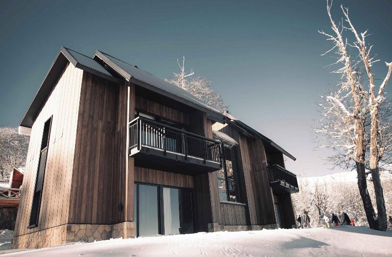 El Refugio Ski & Summer Lodge image