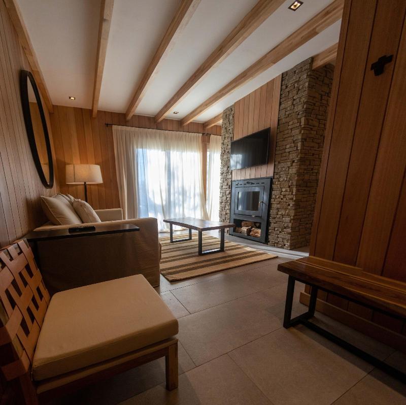 El Refugio Ski & Summer Lodge image