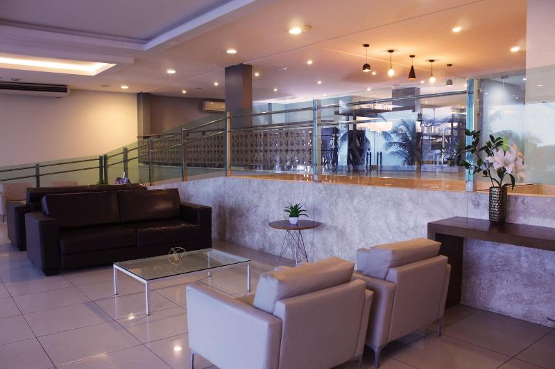 Happy Hotel ManaÃ­ra image