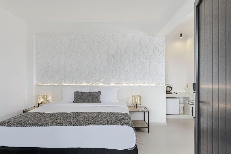 Onyx Hotel & Suites - Image 1