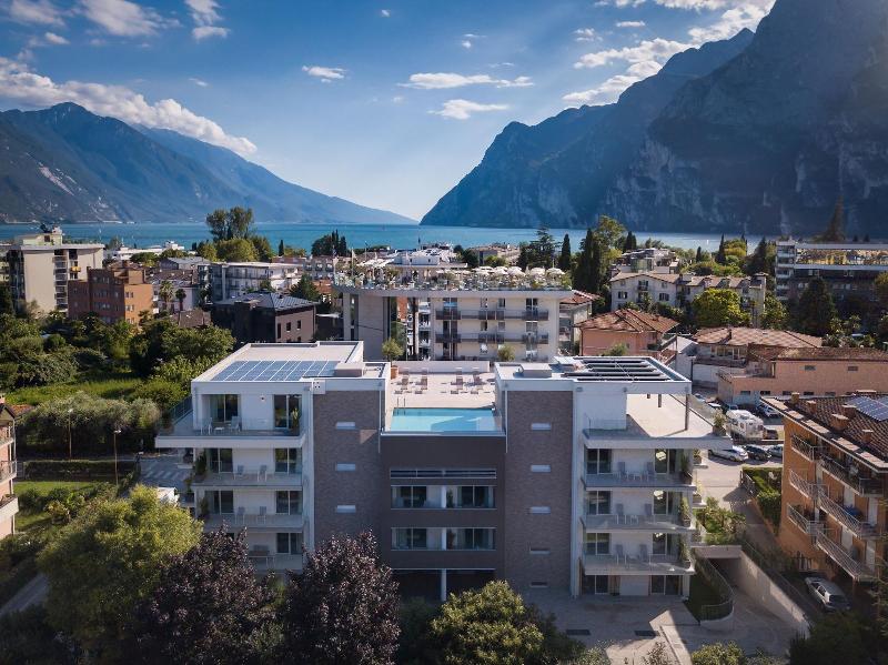Aris Apartments - TonelliHotels image