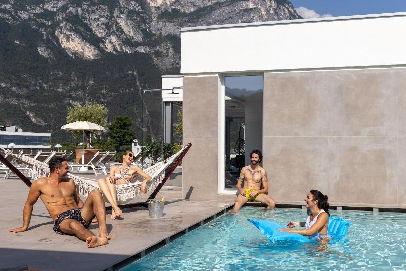Aris Apartments - TonelliHotels image