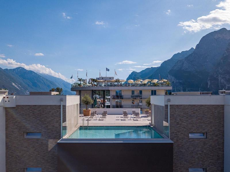 Aris Apartments - TonelliHotels image