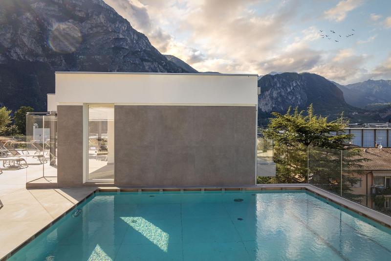 Aris Apartments - TonelliHotels image