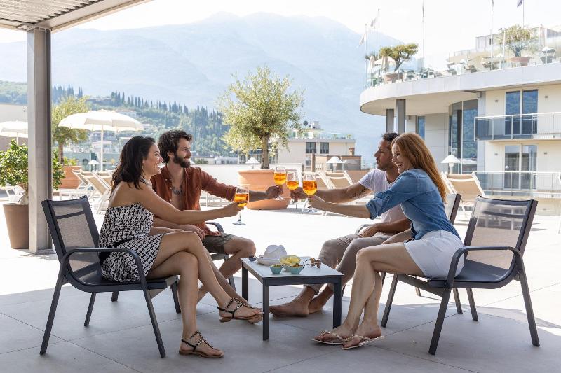 Aris Apartments - TonelliHotels image