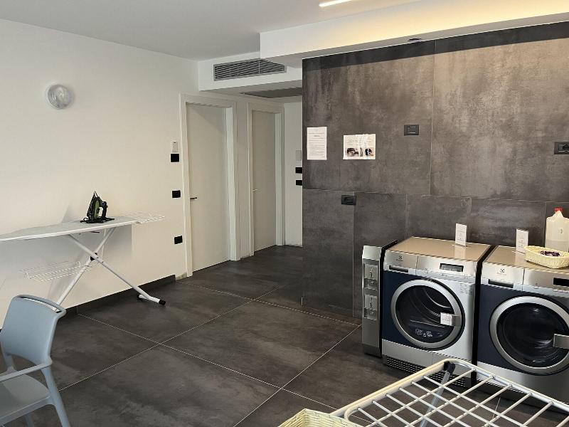 Aris Apartments - TonelliHotels image