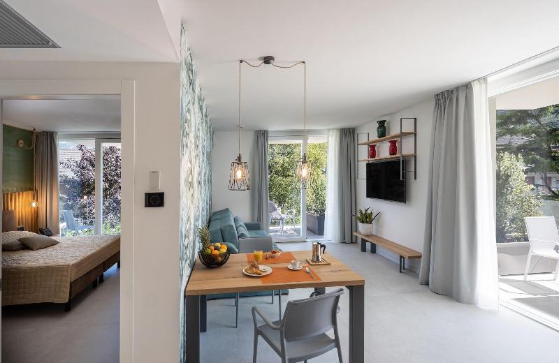 Aris Apartments - TonelliHotels image
