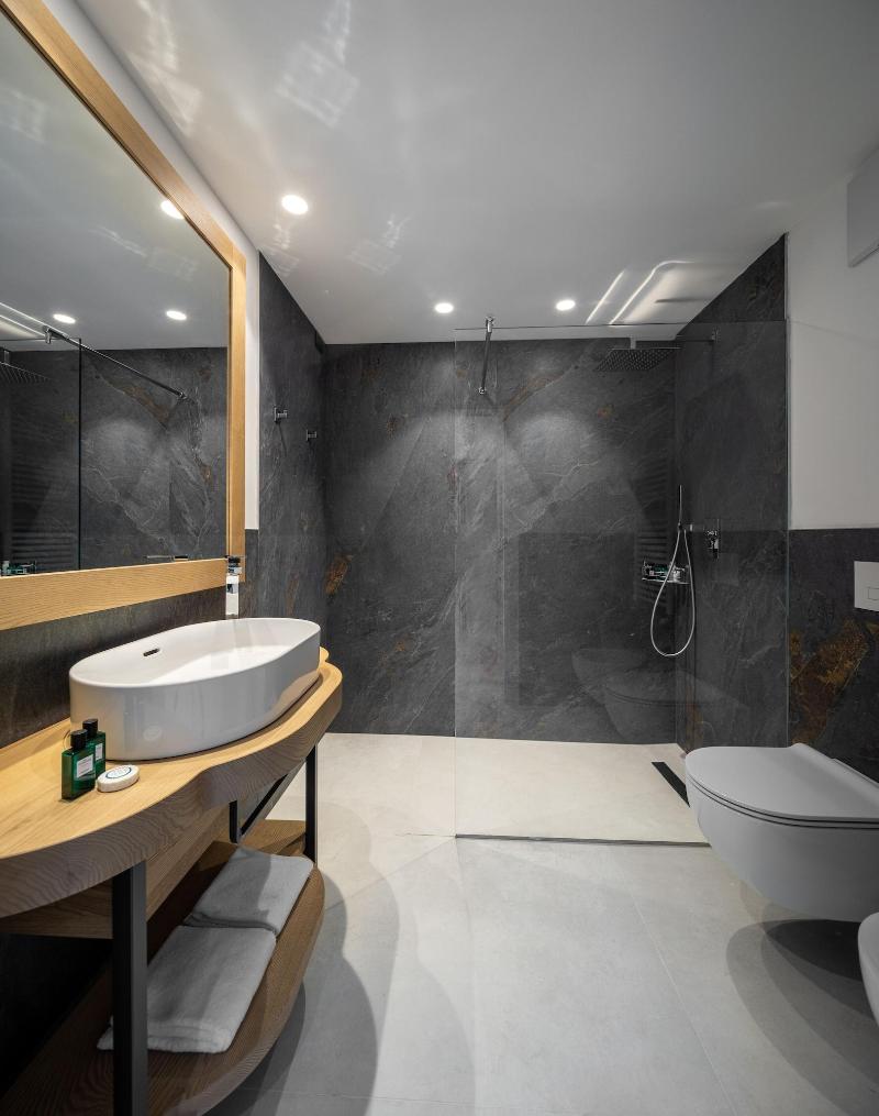 Aris Apartments - TonelliHotels image