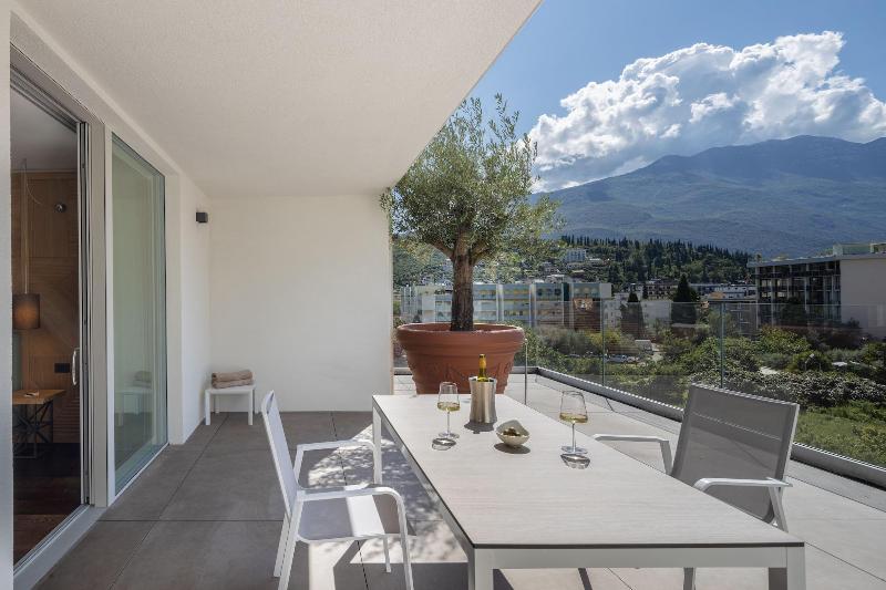 Aris Apartments - TonelliHotels image