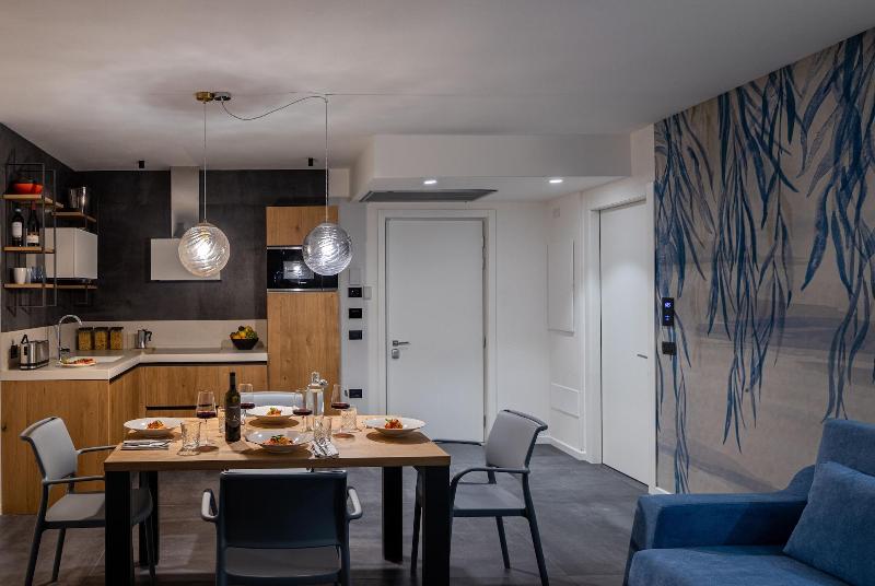 Aris Apartments - TonelliHotels image
