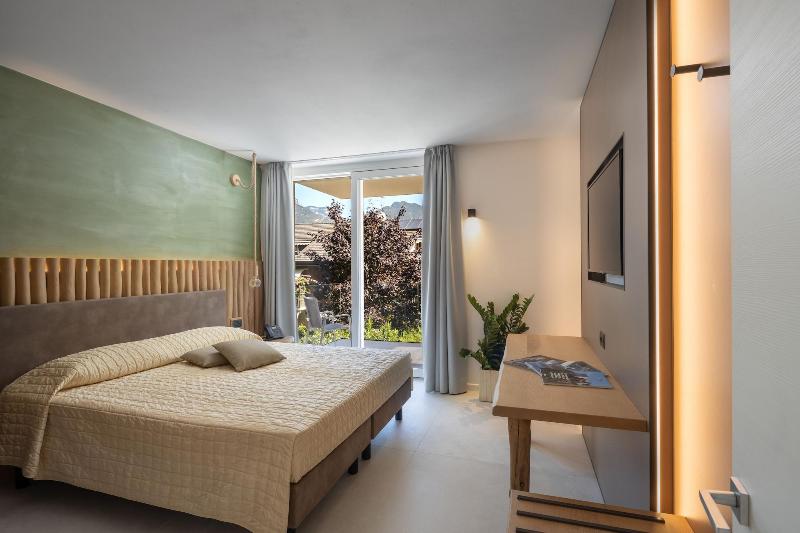 Aris Apartments - TonelliHotels image