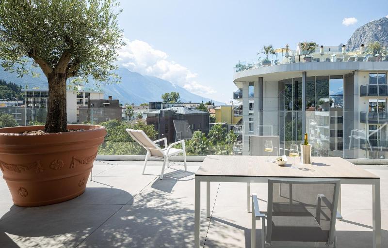 Aris Apartments - TonelliHotels image