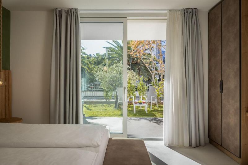 Aris Apartments - TonelliHotels image