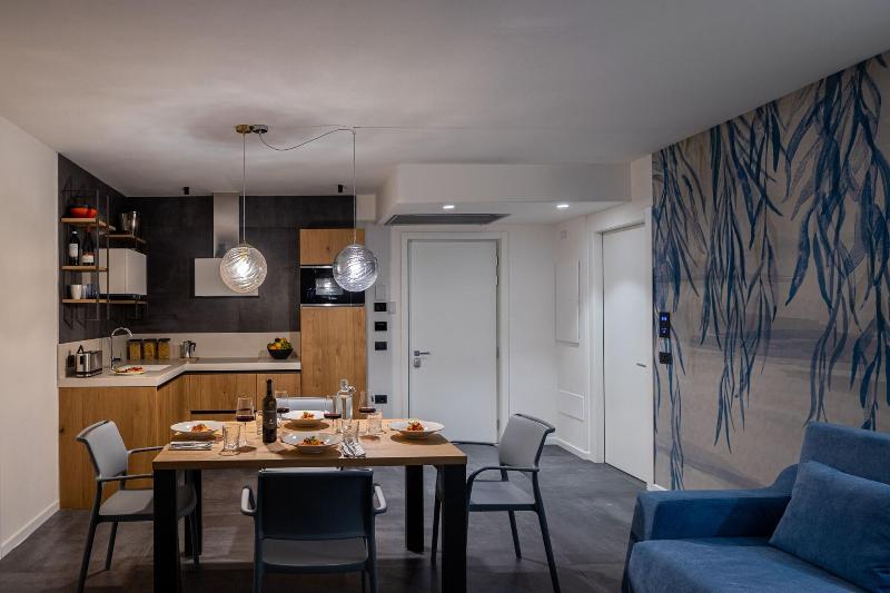Aris Apartments - TonelliHotels image
