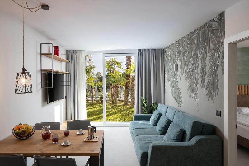 Aris Apartments - TonelliHotels image