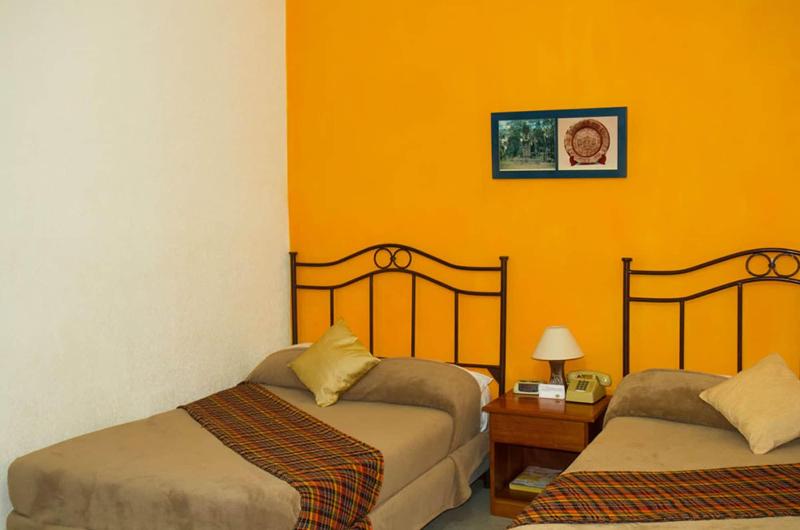 Hotel Casa Flores De Tikal image