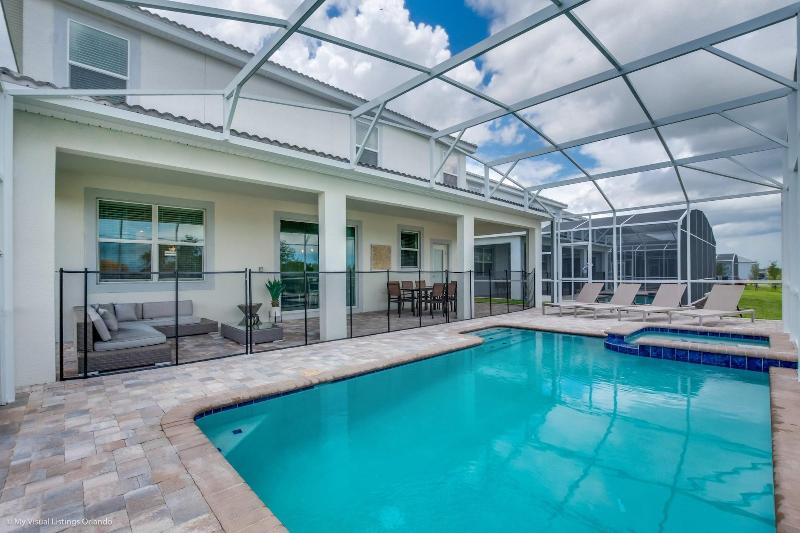 1521mc Amazing Champions Gate 8 Bedroom 5 Bed image
