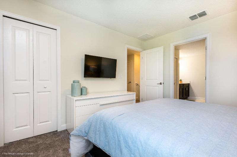 1521mc Amazing Champions Gate 8 Bedroom 5 Bed image