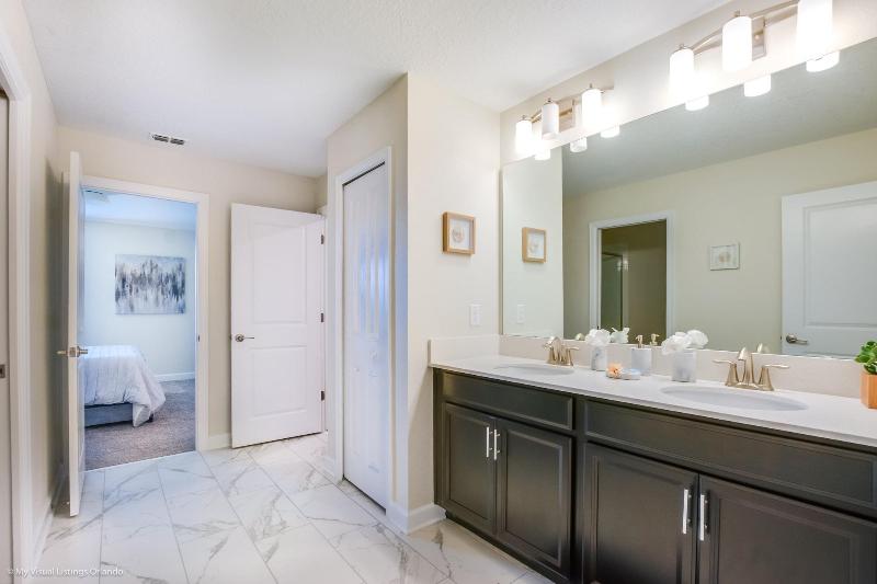 1521mc Amazing Champions Gate 8 Bedroom 5 Bed image