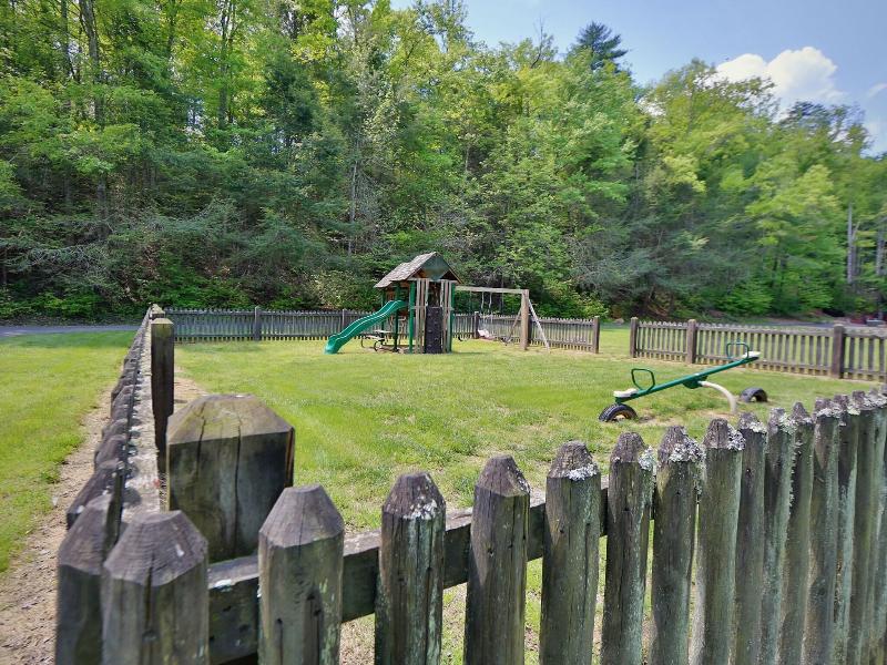 Majestic Manor - Five Bedroom Cabin
