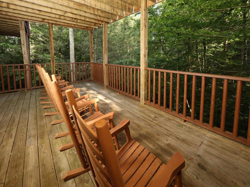 Majestic Manor - Five Bedroom Cabin