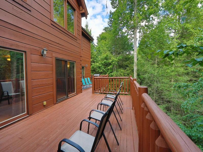 Majestic Manor - Five Bedroom Cabin
