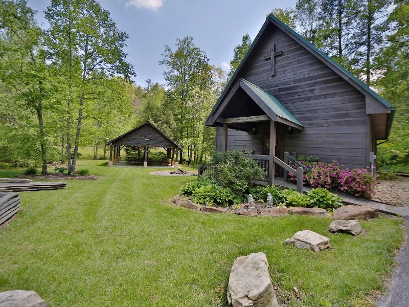 Majestic Manor - Five Bedroom Cabin