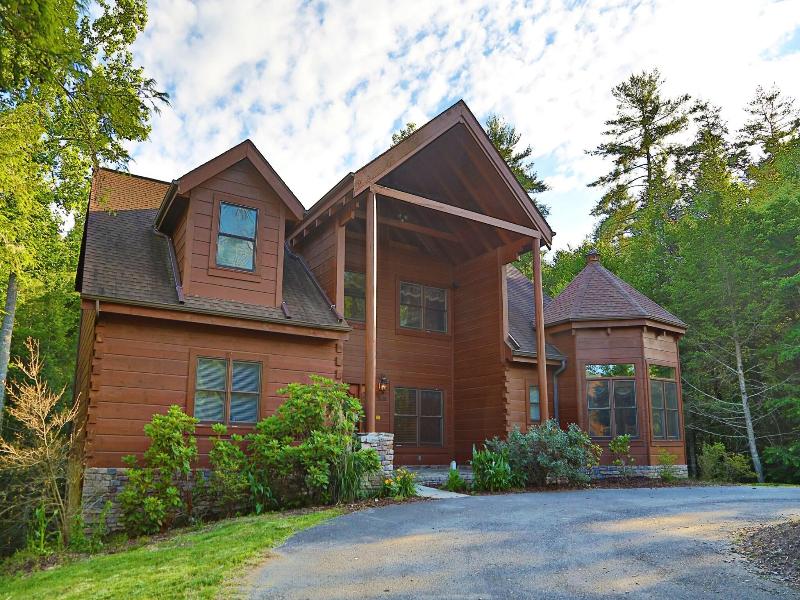 Majestic Manor - Five Bedroom Cabin