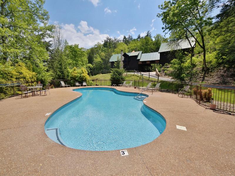Majestic Manor - Five Bedroom Cabin