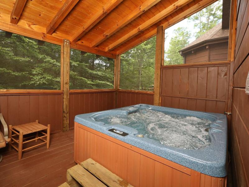 Majestic Manor - Five Bedroom Cabin