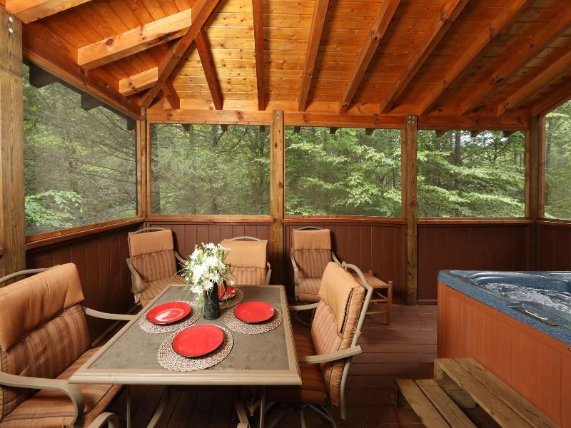 Majestic Manor - Five Bedroom Cabin
