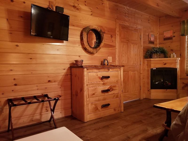 Mountain Fun - One Bedroom Cabin image