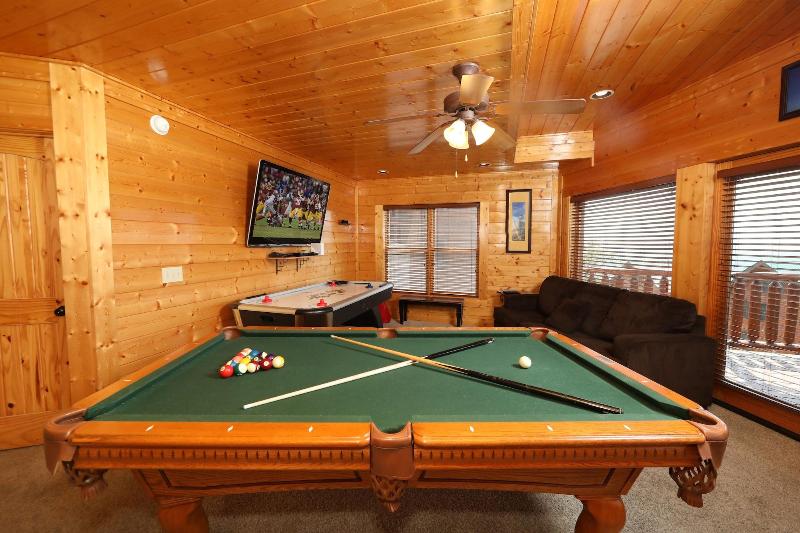 Up Up  Away - Two Bedroom Cabin image