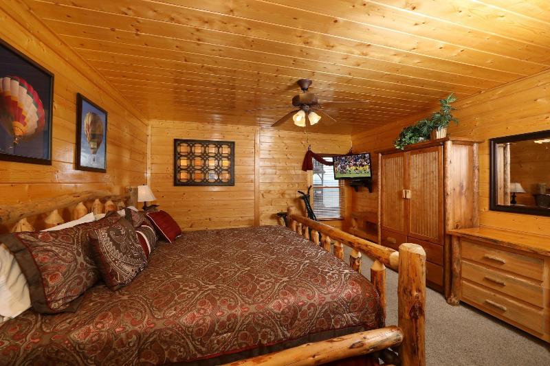 Up Up  Away - Two Bedroom Cabin image