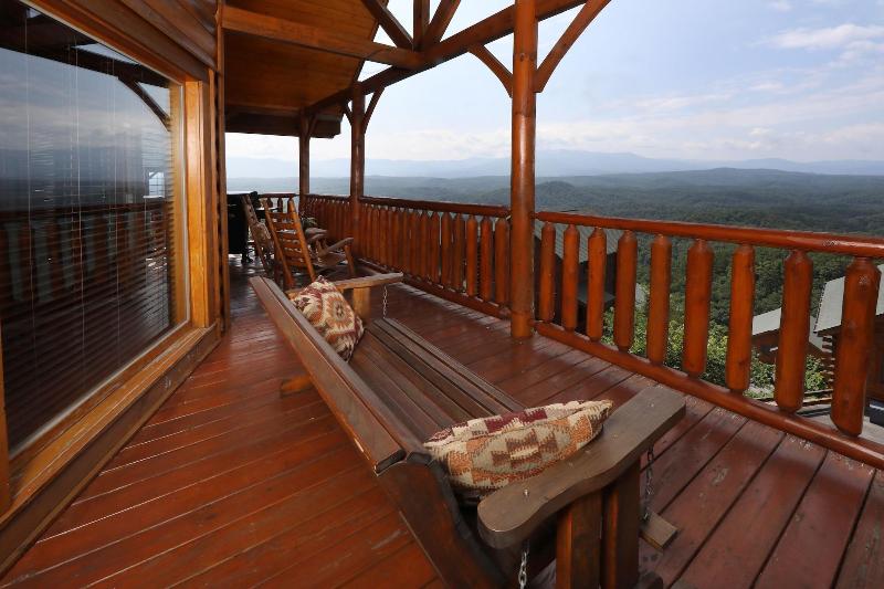 Up Up  Away - Two Bedroom Cabin image