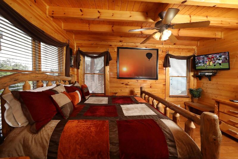 Up Up  Away - Two Bedroom Cabin image