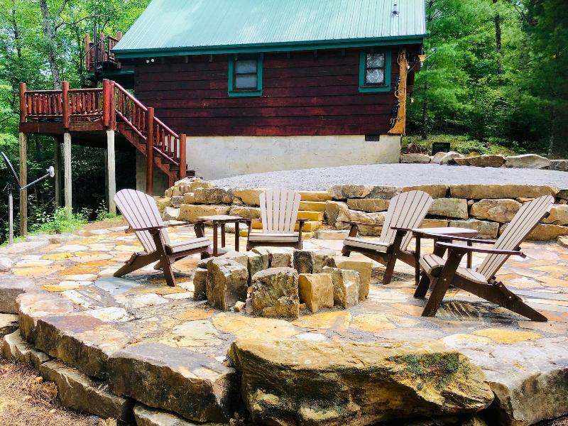 Secluded Escape - One Bedroom Cabin image